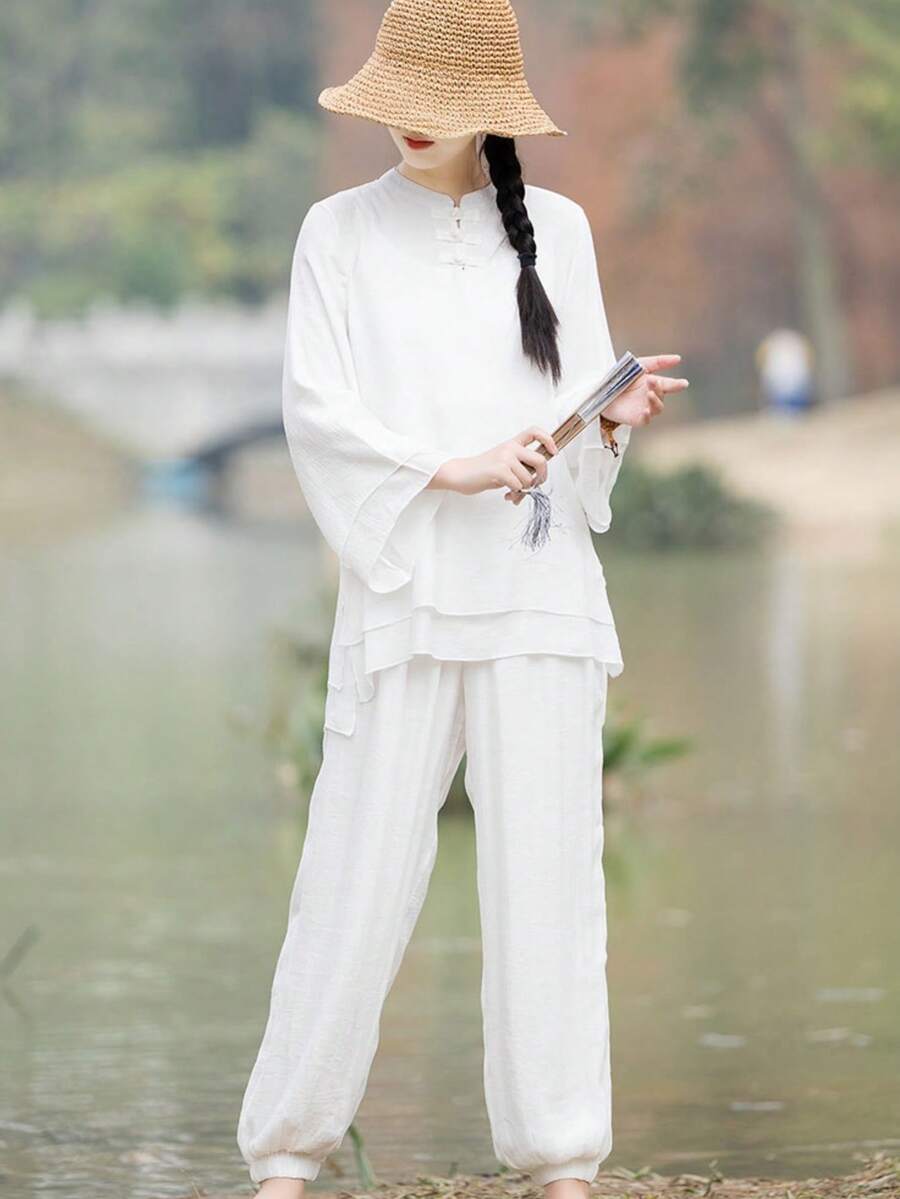 两件套女士白色改良汉服，中式不对称设计唐装，复古纽扣喇叭袖亚麻上衣搭配休闲灯笼裤，适合春夏禅茶道、瑜伽、太极等场合。 - 白色 - 查看 1