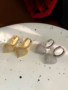 一对优雅的925纯银钻石心形耳环，适合女士约会、派对、作为精致珠宝、周年纪念、送给女朋友、生日礼物、约会礼物、送给女性和女孩的礼物。 - 愛心耳扣 - 查看 2