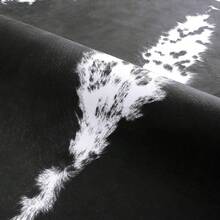 Artistic Faux Leather-Textured Carpet With Abstract Denim-Inspired Design. Features A Densely Woven Backing For Slip Resistance And Durability, Plus An Easy-Clean Material For Hassle-Free Maintenance. Creates A Distinctive Home Ambiance, Perfect For Bedrooms, Living Rooms, Dining Areas, Entertainment Spaces, And Villas. | Home Decor | Theme Party Decorations | - 黑色 - 查看 6