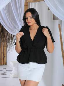 Blusa Feminina Preta com Babado e Decote em V - Preto - Visão 1