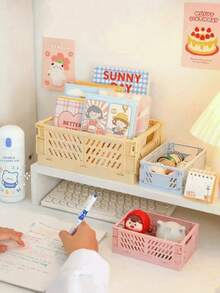 1 Hộp đựng đồ bằng nhựa gấp gọn, giỏ gấp di động, có thể xếp chồng lên nhau, dùng để đựng mỹ phẩm, trang sức, đồ chơi, giải pháp sắp xếp nhà cửa đa chức năng với thiết kế nhẹ, bền, các mặt bên thoáng khí, hộp có thể gấp gọn dùng để đựng mỹ phẩm, trang sức, phụ kiện, đồ chơi nhỏ, đồ dùng thủ công, đồ dùng học tập, phòng ký túc xá, tủ quần áo, bàn trang điểm, bàn làm việc, phòng thủ công, nhà bếp, phòng giặt, du lịch, tay cầm kẹp, tiết kiệm không gian, dễ lắp đặt, tay cầm chắc chắn, trong suốt, có thể xếp chồng lên nhau để giữ cho không gian sống luôn gọn gàng. - Nhiều màu - Xem 4