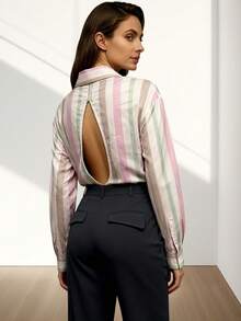 Camisa Elegante de Mulher JOVI SHEEN com Listras Arco-Íris de Dopamina, Camisa Casual de Mulher com Design Decotado nas Costas, Camisa de Mulher com Listras, Gola de Botão e Manga Longa, Camisa de Escritório para Mulher, Camisa Feminina Adequada para Férias de Outono