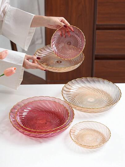 1个花形托盘，金色镶边，多尺寸底座托盘，PET塑料材质，适用于水果、甜点、糖果、蛋糕的收纳，适合日常使用、节日、派对、餐桌、餐厅、活动等场合。