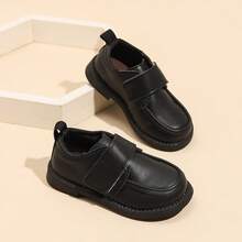 Zapatos casuales de correr con suela blanda y superficie suave con cierre de gancho y bucle para niños, zapatillas de estilo británico para escuela primaria/secundaria, moda de campus para niños - Negro - Ver 14