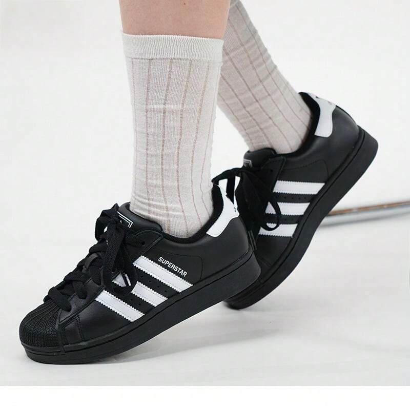 Adidas Zapatillas de skateboarding de puntera de concha de talla única para unisex - Blanco y Negro - Ver 1