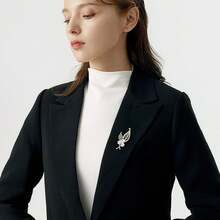 Broche de hoja con perla y rhinestone, broche de hoja hueco dorado con zirconia cúbica, broche de corsage con perla y cristal, pasador de solapa, accesorio para bufanda, chal y ropa, joyería para mujeres y niñas, regalo de Navidad