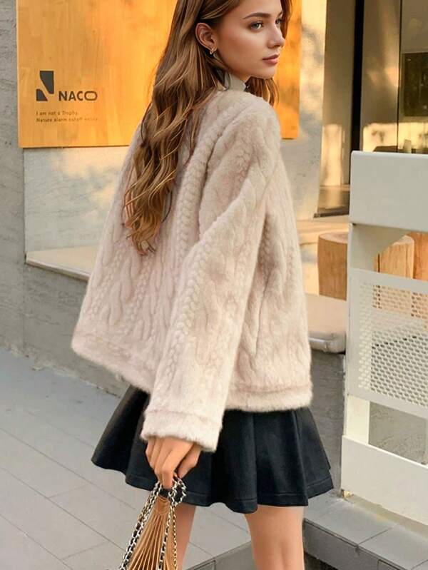 Thickened Short Sheepskin Blend Jacket With Lamb Wool, A Stylish And Chic Short Coat For Autumn And Winter, Featuring A Faux Fur Design.