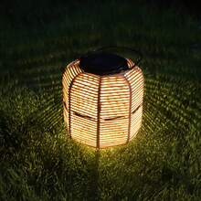 1pc Solar Powered Metal Woven Solar Lantern, Handwoven Rattan Cage Design Emits Warm Light And Casts Beautiful Shadows, And Decorative. Suitable For Christmas, Thanksgiving, Birthday Parties, Garden Parties, Outdoor Gatherings, For Patio, Garden, Backyard, Camping, And Can Be Used As A Decorative Hanging Piece In Spring And Summer.