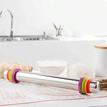 A - XINTONG - Juego de rodillos de acero inoxidable con alfombrilla de silicona para hornear, rodillos, con 4 anillos de grosor ajustable para hornear masa, pizza, tarta, pasteles, pastas y galletas - plateado - Ver 2