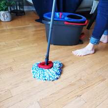 4入組帶底座的旋轉拖把替換補充包，用於O-Cedar Easywring RinseClean 2水箱系統，替換式超細纖維地拖把頭清潔用品，地面清潔工具 - 藍白色 - 查看 5
