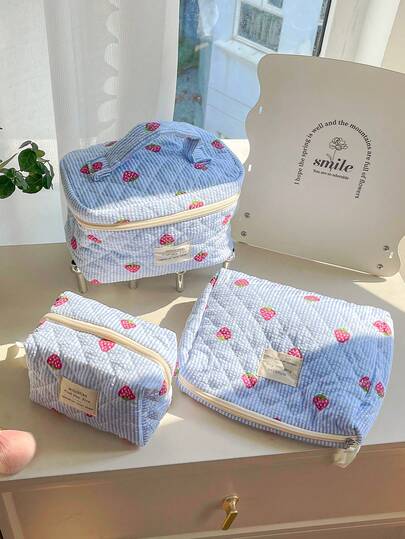 草莓印花化妆包套装，大容量化妆包，旅行洗漱包，可爱化妆包，收纳袋，带提手旅行洗漱包，多功能化妆品收纳包，情人节礼物，母亲节礼物，朋友礼物，返校节礼物，伴娘礼物