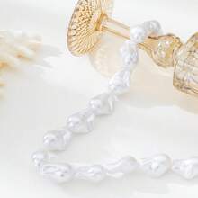 Collar largo asimétrico de lujo francés con perlas falsas, collar de perlas falsas barroco de alta gama para mujer, collar de perlas falsas versátil para mujer.