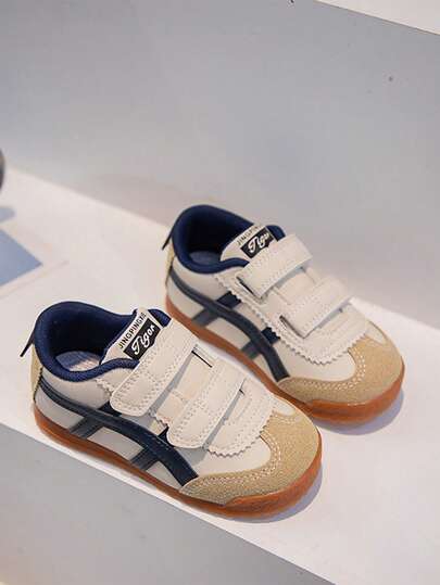 1 双休闲鞋，男女通用，优质 PU 鞋面，舒适透气衬里，柔软鞋底，适合学校、运动、户外跑步、春秋季