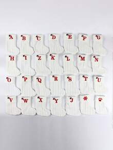 1 pieza Calcetín navideño de punto rojo de 10 pulgadas, calcetín navideño colgante con letra inglesa y copos de nieve, adecuado para decoración de fiesta de Navidad, suministros de fiesta de Año Nuevo 2026, decoración de habitación navideña, calcetines navideños personalizados con inicial