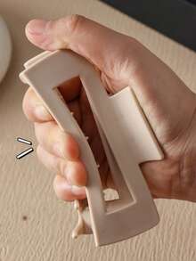 Women's Soft Silicone Rectangular Square Hair Claw Hair Clips, Soft Anti-Collision Protection For Back Of Head, Durable Grip Clips Elegant Hair Accessories Elegant Claw Clip Winter Hair Clutch