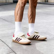 Adidas Originals 男女通用休闲鞋，阿迪达斯 Originals Samba LT 复古德国训练鞋，轻便T字头鞋，舒适休闲运动鞋 - 白/黑色/淺猩紅 - 查看 2
