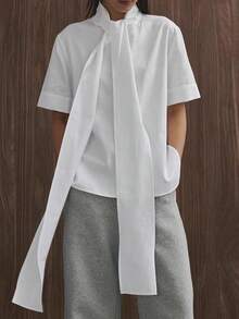 Blusa casual da donna a maniche corte, in tessuto lavorato a tinta unita, con laccio e bottoni davanti, adatta per l'ufficio e l'uso quotidiano, colore bianco estivo - Bianco - Visualizzare 3