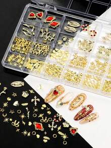 Goldene Nagelkunst Charms, goldene Schleifen, goldene Herzen, goldene Blumen, goldene Sterne, goldene Ozean-Themen Charms, goldene Edelsteine und goldene Rosen mit Aufhebewerkzeug und Pinzette für Nagelkunst Kreationen.