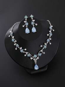 Un ensemble de collier et boucles d'oreilles pendantes en cristaux de fleurs bleues élégantes - Bijoux étincelants en cristal CZ pour femmes, parfait pour les événements du soir et les cadeaux de demoiselle d'honneur - Bleu ciel - Voir 5