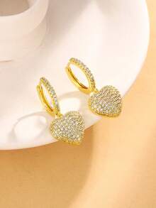 一对优雅的925纯银钻石心形耳环，适合女士约会、派对、作为精致珠宝、周年纪念、送给女朋友、生日礼物、约会礼物、送给女性和女孩的礼物。 - 愛心耳扣 - 查看 3