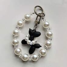 1 pièce Pendentif de chien en perle, décoration suspendue en chaîne de perles, porte-clés de chien en ballon de perle DIY, accessoire de chaîne de téléphone en perle plissée, décoration suspendue de téléphone à la mode pour dame, peut être utilisé comme caméra, sac, éventail à main, décoration de porte-clés compatible avec Android et la plupart des smartphones, cadeaux pour mère, famille, amis, enfants, anniversaire, vacances