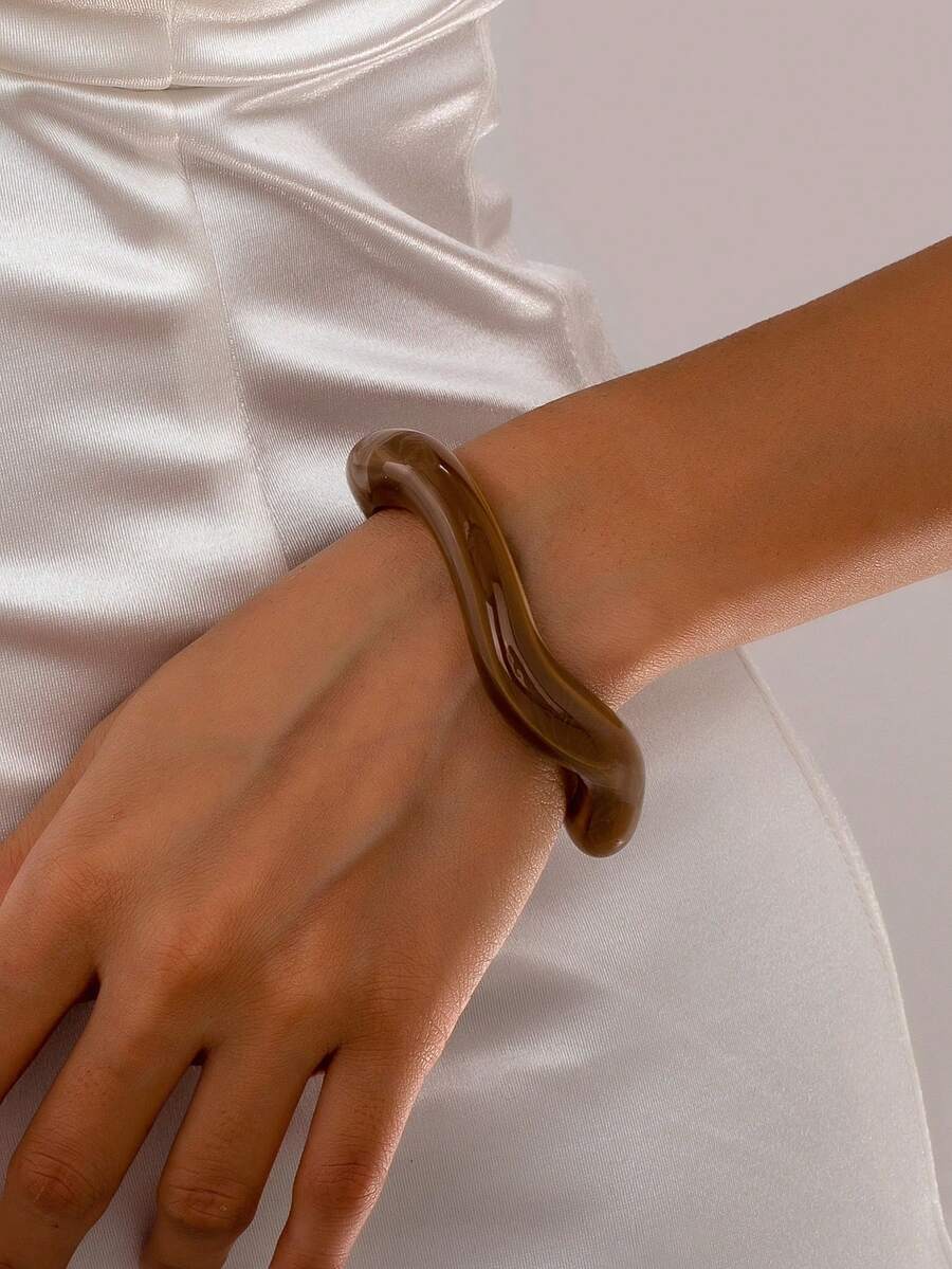 1 pieza Pulsera de mujer, pulsera asimétrica abierta de resina de moda, adecuada para uso diario y vacaciones - Marrón - Ver 1
