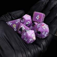 7 قطع/مجموعة نرد متعدد الأوجه من الراتنج، بلون أرجواني عام مع نمط قطة سوداء، مناسب لتجمعات العائلة في الهواء الطلق، هدايا مختلفة للمناسبات، مع علبة تخزين