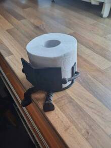 Madebyblanc Creative Humanoid Toilet Paper Holder Stand - Funny Sitting Pose Design, ABS Plastic, Bathroom Tissue Storage / Novelty Home Decor / Desktop Organization For Families/Adults/Teens, Bathroom/Bedroom/Living Room, Halloween/Thanksgiving/Christmas, Gifts For Friends/Family/Hostess, Minimalist Ins Style (Toilet Paper Holder/Bathroom Organizer/Funny Home Decor/Gag Gifts/Unique Gifts/Bathroom Accessories/Desktop Organizer)