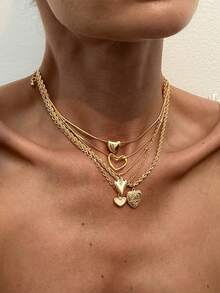 Set de 5 collares con colgante en forma de corazón apilables, cadena de clavícula multicapa de estilo elegante en color dorado, para usar con atuendos casuales o formales