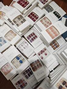 24 Pieces/Random Delivery - High-End Salon-Grade Press-On Nails - Short Square Full-Coverage False Nails, Solid Color Nails, Almond-Shaped Press-On Nails, Coffin-Shaped Nails, Oval Nails. Various Nails, Press-On Nails, Nail Art Supplies, Suitable Women And Girls Who Love Beauty, Improve Themselves, And Be Good To Themselves/Manicure (Random Delivery);