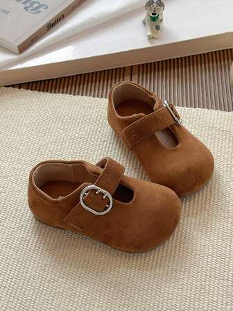 1 Pair Of Children's Metal Buckle Decorated (With Metal Buckle Design On The Upper), Anti-Pile Leather Material (With Anti-Pile Leather On The Upper), Comfortable And Anti- Low-Top (Low Upper), Buckle Strap (Fixed With Buckle Strap), Flat And Simple Style Small Leather Shoes, Suitable For Daily School, Outdoor Walking And Other Scenarios