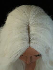 28 Inch Loose Long Wave White Wig For Fashion Women Gorgeous Middle Part Wavy Wig, Soft Synthetic Heat Resistant Fiber Hair Replacement Cosplay Costume Wigs For Girls Halloween Wear, Music Festival Party Use - White - View 8