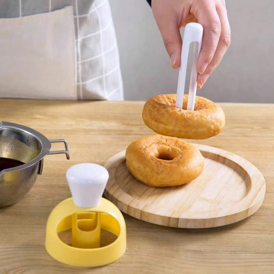 Creative Donut Mold Cutter For Perfectly Shaped Desserts And Easy Decorating, 1pc Cookie Cake Donut Mold, Kitchen Cutter Stencil, Doughnut Maker Mould, Desserts Bread Patisserie Bakery Baking Tools. Donut Maker Cutter, Creative Reusable Non-Stick Doughnut Molds, DIY Donut Mold, Round Shaped Donut Cutters, Fondant Cake Bread Dessert Bakery Mould, Biscuit Stamp Mould, Home Kitchen DIY Baking Tool. - 黃色 - 查看 1