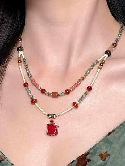 قلادة نسائية بطبقتين على الطراز البوهيمي، مصنوعة من أحجار طبيعية مثل العقيق الأحمر وحجر النمر، قلادة مطرزة بشكل راقي، مناسبة للارتداء اليومي للنساء ذوات الشخصية المتميزة