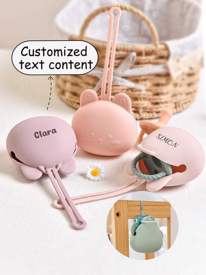 1 peça de suporte de chupeta de silicone personalizado, design fofo de coelho, antipoluição, antiperda, capa de chupeta portátil com cordão, decorações para chá de bebê, presentes para a família, presentes de véspera de inverno, volta às aulas, ideias para presentes de inverno, menino, menina, dia dos namorados, multifuncional, ornamental, carta, requintado, elegante, moda infantil, macio e macio, colorido, fofo, kawaii, adorável, único, achados de tesouro personalizados, presentes para bebês, bebê fofo para o dia das crianças, multifuncional, ornamental, carta, elegante, moderno, colorido, fofo, adorável, casual, personalizado, único, personalizado, presentes ideais para ele, presentes ideais para ela, lembranças personalizadas de crescimento infantil, ambiente acolhedor, crianças, gala urbana