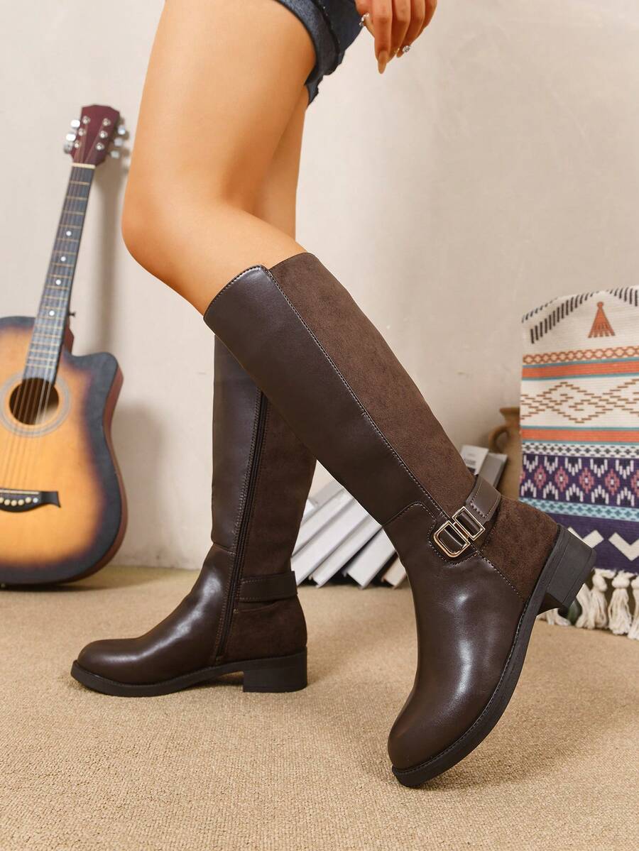 2025 Botas de Cano Alto Femininas em Couro e Camurça com Recortes, Zíper Lateral, Bico Redondo Confortável e Não Cansativo, Design de Perna Fina, Forro Quente Adequado para Outono/Inverno, Salto Baixo Confortável, Adequado para Uso Diário, Versátil para Múltiplas Ocasiões, Botas de Montaria na Moda, Adequado para Outono/Inverno, Marrom, Preto