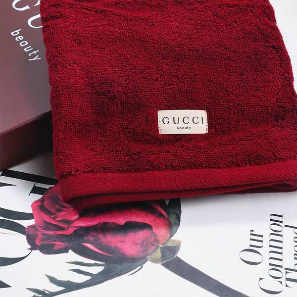 Gucci Red Soft Square Towel, Suitable For Daily Washing And Grooming. High Quality, High Appearance Level, Comfortable And Soft