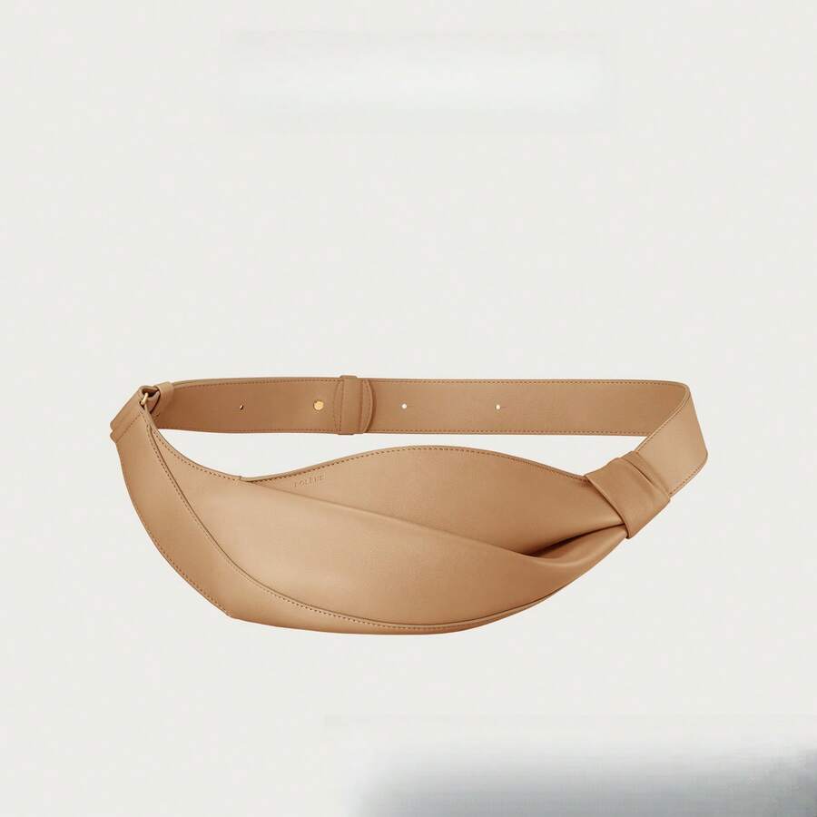 Doudou-Style Shoulder Bag Made Of Smooth Leather, Designed To Be Worn Over The Shoulder Or Across The Chest.