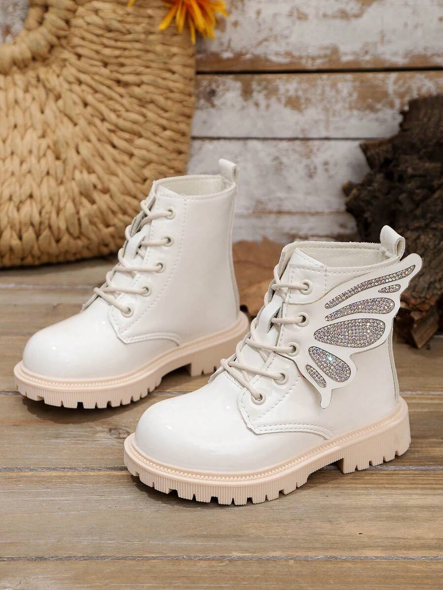 1 par de botas blancas para bebés/niños pequeños, de material PU suave y brillante, con cremallera metálica, decoración de alas con lazo y strass, punta redonda, suela gruesa antideslizante y cómoda, de media pantorrilla, adecuadas para niñas estudiantes, uso casual diario, viajes, escuela, otoño/invierno