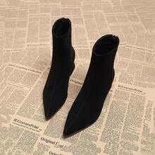 Bottes de mode européenne automne/hiver 2025 pour femmes, bottes courtes à bout pointu et talon épais, bottes de style britannique pour le printemps et l'automne - Noir - Voir 5