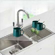 1 pieza Rejilla expandible para secar platos de acero inoxidable, montada sobre el fregadero, tabla de escurridor de platos, color negro y gris, brazo ajustable, estante de almacenamiento funcional para fregadero de cocina, adecuado para juego de utensilios de cocina, frutas y verduras, aplicable para cocina y baño, regalo de Navidad y Año Nuevo