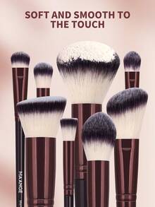 MAANGE 30/31件化妆刷套装，包含30支专业化妆刷和1个天鹅绒化妆包，配件包括：散粉刷、腮红刷、遮瑕刷、修容刷、鼻刷、眼影刷、眉刷、细节刷。这款化妆刷套装是送给女性和女孩的理想礼物，也是赠品、专业化妆刷和全套化妆工具的完美之选。 - 銅色 - 查看 8