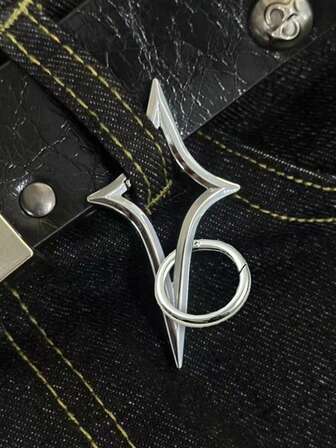 Gümüş Yıldız Karabina Anahtarlık - Y2K Grunge & Punk Metal Çanta Süsü; Güvenli Yaylı Kapı, Cilalı Kaplama ve Hafif Dayanıklı Alaşım Yapılı Yüksek Kaliteli Gümüş Yıldız Karabina Klipsli Anahtarlık; Çok Yönlü Çanta Aksesuarı, Fermuar Ucu, Sırt Çantası Aksesuarı, Cüzdan/Anahtarlık ve Günlük Kullanım İçin Edc Süsü; Moda Bileği + İşlevsel - Kadınlar, Kadın Arkadaşlar, Gençler, Yıldönümü, Okula Dönüş ve Özel Günler İçin İdeal Hediye