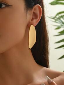 1 par de pendientes ovalados asimétricos exagerados de Europa y América, nuevos, retro, de nicho, de alta gama, personalizados y únicos, adecuados para que las mujeres los usen en reuniones diarias y fiestas