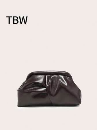 Den här damen håller i en veckad plånbok med molndesign, mångsidig att använda, stor kapacitet, modern och minimalistisk, lämplig för shopping och uteliv.