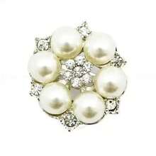 Silberne Brosche mit Kunstperlen und Kristallrhinestones in kleiner Blumenform, Weihnachtsgeschenk