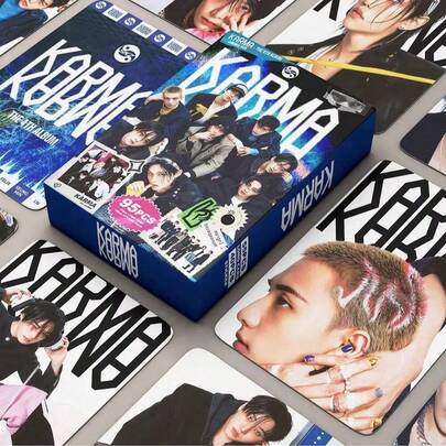 مجموعة بطاقات صور قابلة للجمع 55 قطعة لفرق K-pop مثل Skz، GD، BT/S، JIMIN، JIN، J-HOPE، JK، RM، V، Straykids، ENPHYPEN، SEVENTEENS، JIMIN، V، J-HOPE، RM، JIN، Ban Chan، Hyun Jin، Leeeknow، Chang Bin، Seung Min، I.N، مجموعة هدايا عيد ميلاد K-pop، بطاقات تبادل مع علبة عرض، طقم إشارات، بطاقات مجموعة، هدية عيد الحب، هدية صغيرة، بطاقة دعم مجموعة شعبية