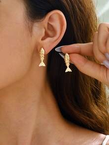 2 piezas Pendientes con forma de pez 3D móvil, pendientes con colgante de pez chapado en oro, decoración de pez móvil, pendientes únicos de pez Piscis, regalo para amantes del océano - Multicolor - Ver 7