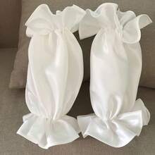 1 Bridal Gloves, Satin Material Short Design, Both The Function Of Covering The Arm, Suitable For Sheath Wedding Dresses With Decorative Sleeve Scene