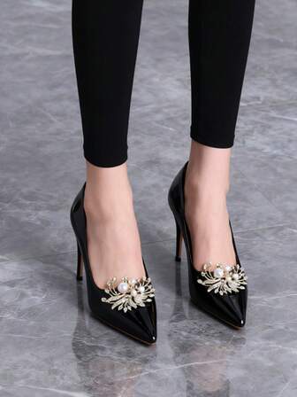 2 pièces Charms métalliques style paon avec perles de culture ivoire et strass, décorations de style palais élégant et de luxe. Accessoires mode pour talons hauts, baskets, sacs, idéal pour les femmes élégantes lors de sorties et de fêtes